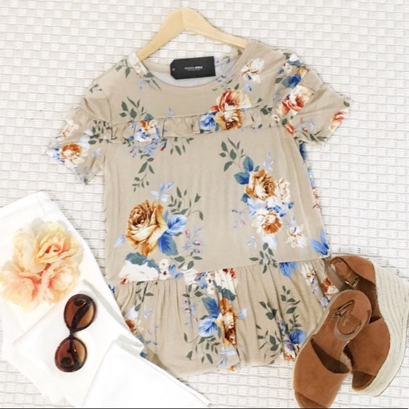 🔵 1 Large Left!! 🔵 Tan floral peplum top - Picture 2 of 8